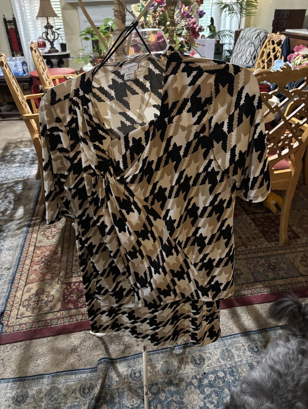 Jaclyn Smith Beige Cream Black Abstract Printed Blouse